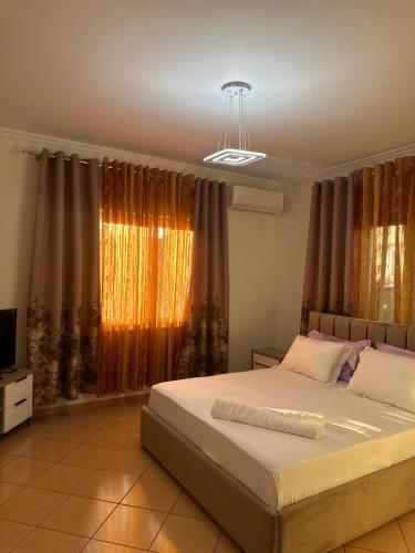 Postel nebo postele na pokoji v ubytování Tirana Residence