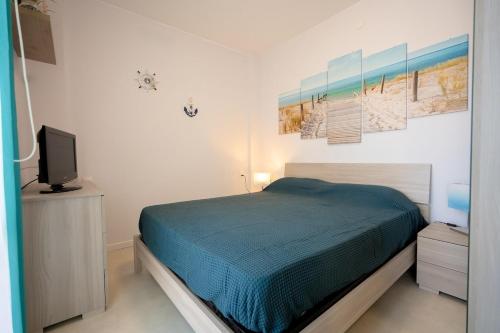 a bedroom with a bed and a flat screen tv at Onda del cielo in San Salvo