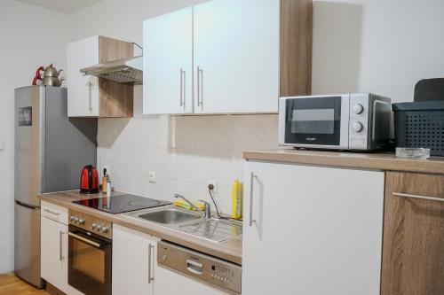 Η κουζίνα ή μικρή κουζίνα στο Monteurzimmer Jena Rothenstein