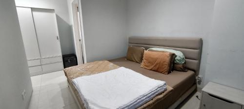 Ένα ή περισσότερα κρεβάτια σε δωμάτιο στο Grand & Spacious - 2BR & 3BR Family Retreat!