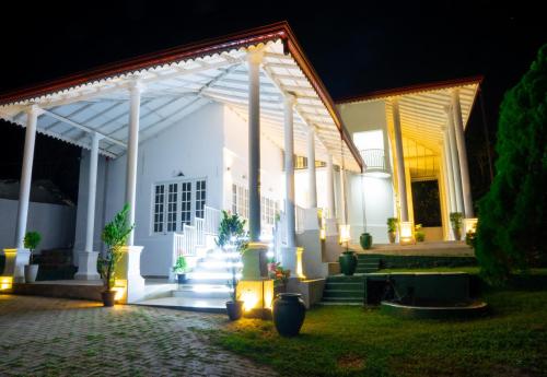 Κήπος έξω από το The Heavens Bungalow Katunayake