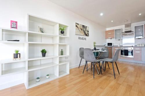 Stylish City Centre Apartment- 3 Beds photo 8