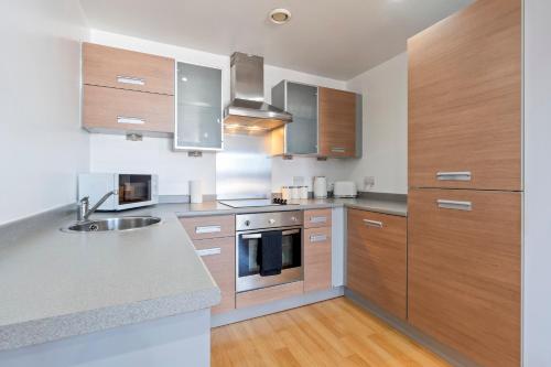 Stylish City Centre Apartment- 3 Beds photo 12