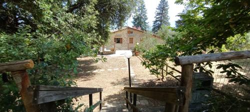 an entrance to a house with a fence and a gate at La Funambola BB in Poggio Alla Croce