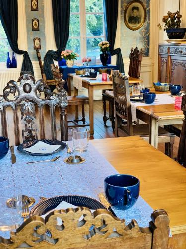 Billede fra billedgalleriet på Chambre d'hôtes Marina - Château Le Bas Bleu i Quesnoy-le-Montant