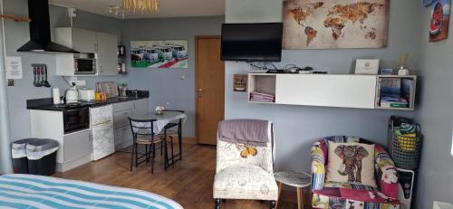 Kuchyň nebo kuchyňský kout v ubytování Galley View Ardfield Clonakilty