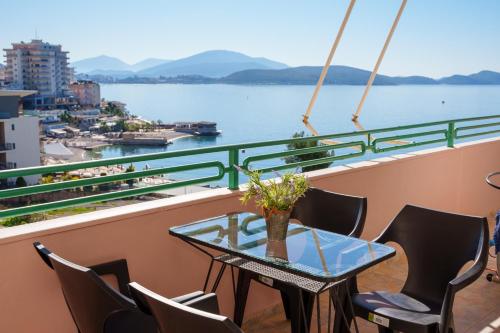 Sunny's side apartament