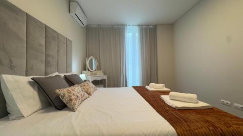 LA VIE Center Flat