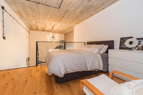 Intendente Prime Studio by Hosty