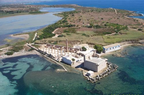 an aerial view of an island in the water at Villa Marilu Fontane Bianche - SiciliaVacanza in Fontane Bianche