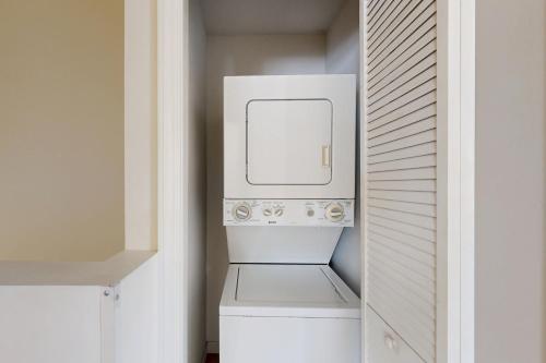 a white washer and dryer in a closet at Hemingway Hideaway in Stock Island