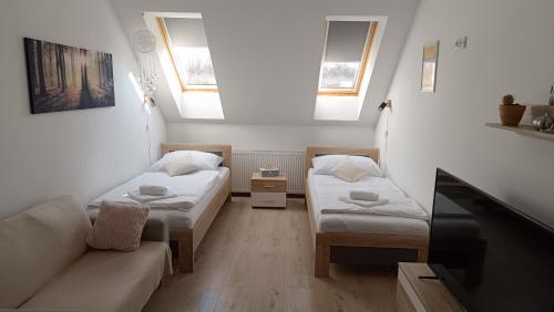 Postel nebo postele na pokoji v ubytování Apartmány Svítkov 79