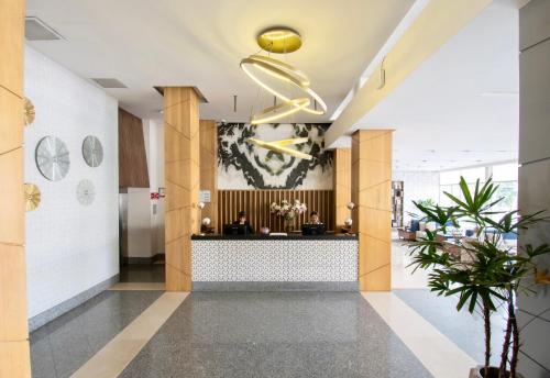 a lobby with a reception desk in a building at Hotel Velvet Plaza in Guadalajara