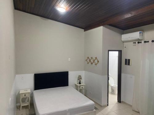 Ένα ή περισσότερα κρεβάτια σε δωμάτιο στο Casa Matinhos 100m do mar