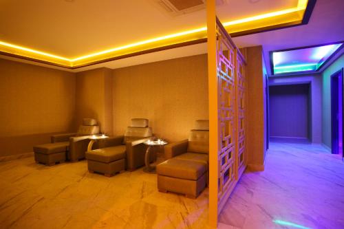 a waiting room with couches and a table and chairs at Mard-inn Hotel in Istanbul