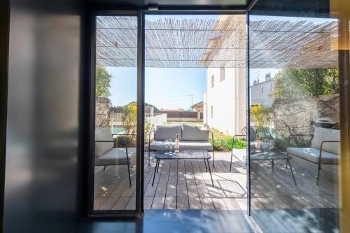 1-Br 75m Duplex with Pool