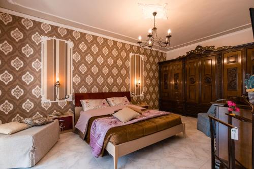 a bedroom with two beds and a chandelier at Casa vacanza da Giuseppe in Leonforte