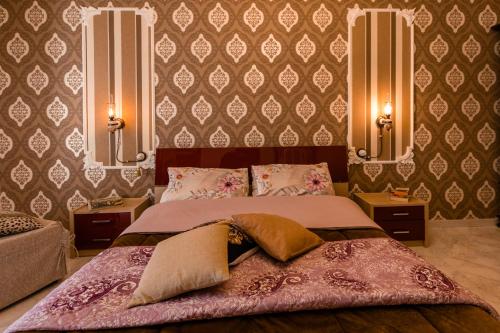 a bedroom with a bed with two tables and two lamps at Casa vacanza da Giuseppe in Leonforte