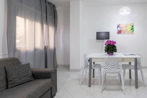 a living room with a table and a couch at Appartamenti DueC in Trapani