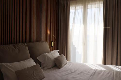 Una cama o camas en una habitación de Les Sables Blancs
