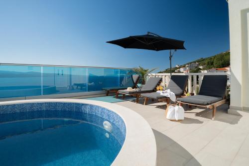 Sunny Hill Apartments with rooftop pool