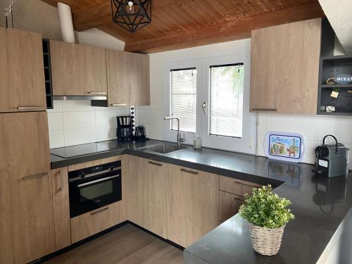 Η κουζίνα ή μικρή κουζίνα στο Beach house Océan Ile de Ré