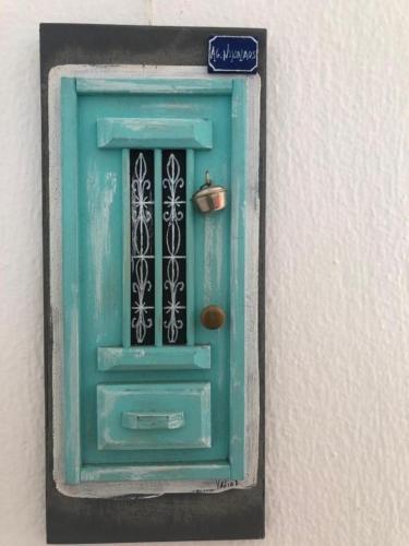 Turquoise house of Agios Nikolaos