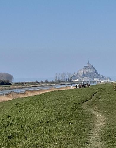Photo de la galerie de l'établissement maison de vacances baie du Mont Saint Michel, à Dol-de-Bretagne