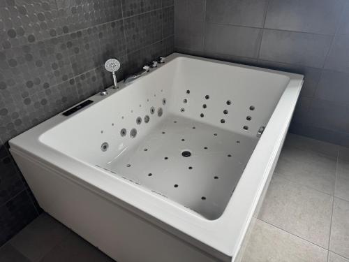 a white bath tub in a bathroom at Gîte Au Moulin de Bougnon Calme et Dépaysement en Haute-Saône in Bougnon