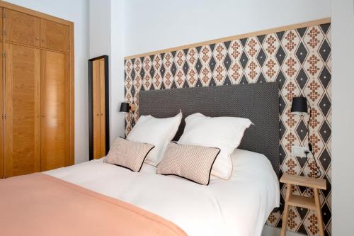 Arenal Carreteria Deluxe Suites by Valcambre