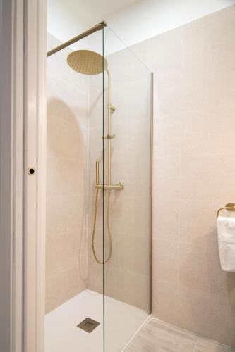 Arenal Carreteria Deluxe Suites by Valcambre