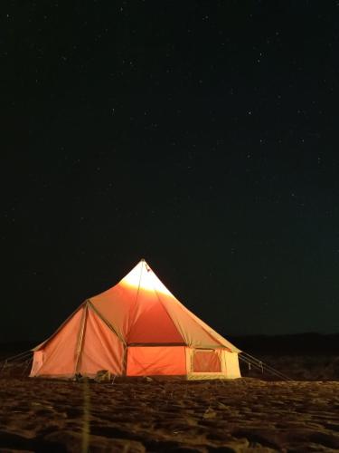 BadīyahにあるBidiyah Old Bedouin Wahaiba Desert NEW CAMPのギャラリーの写真