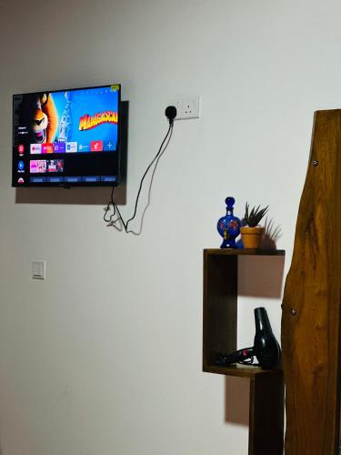 a flat screen tv on a wall in a room at La Casa Bella in Ella