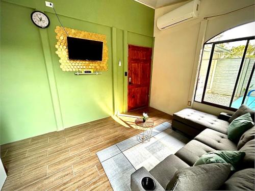 TV a/nebo společenská místnost v ubytování House with a private swimming pool
