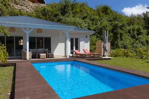 Bazén v ubytování Arubana nebo v jeho okolí