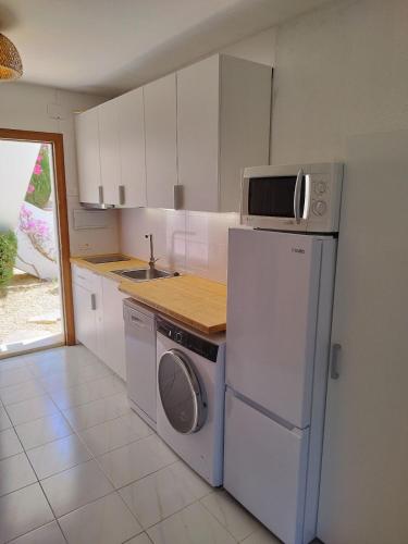 estudio para parejas con piscina en urbanizacion tranquila