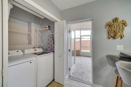 Ένα μπάνιο στο Lanai, Grill and Outdoor Pool Melbourne Duplex!