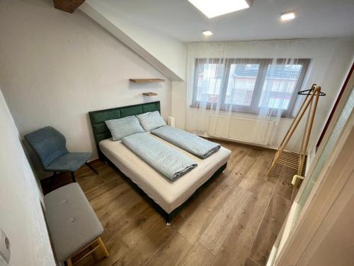 Un pat sau paturi într-o cameră la Sela 2 Apartman