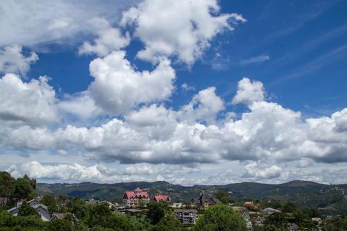 a view of a city under a cloudy sky at Smart Hotel Reserva Campos do Jordão in Campos do Jordão