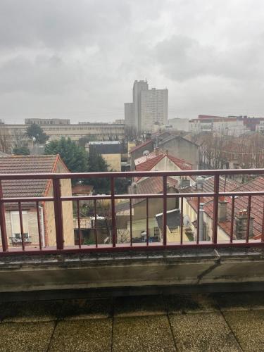 Μπαλκόνι ή βεράντα στο Chambres privées dans un appartement de 4 pièces