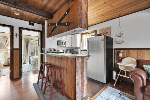 Ảnh trong thư viện ảnh của Little Naughty Pine Wi-Fi TV Ski ở Big Bear City