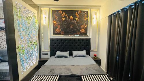 Postel nebo postele na pokoji v ubytování Leos's Den 09