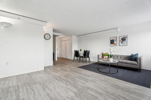 Χώρος καθιστικού στο Legacy At Imperial Village 817 I 2bed 2 Bath