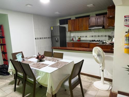 Kuchyň nebo kuchyňský kout v ubytování Casa del profe