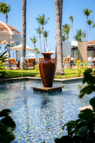 a large vase sitting in the middle of a pool at Pierre Mundo Imperial Riviera Diamante Acapulco All Inclusive in Acapulco