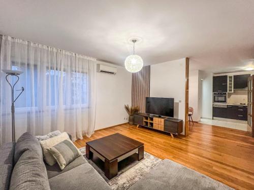 Apartment Lara - spacious and comfortable 2-bed, 2-bath apartment