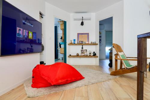 a living room with a red bag on the floor at Appartement design & confort- Route des hôtels in Le Gosier
