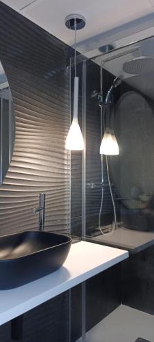 a bathroom with a sink and a shower at La parada de San Domingo 2 in Zaragoza