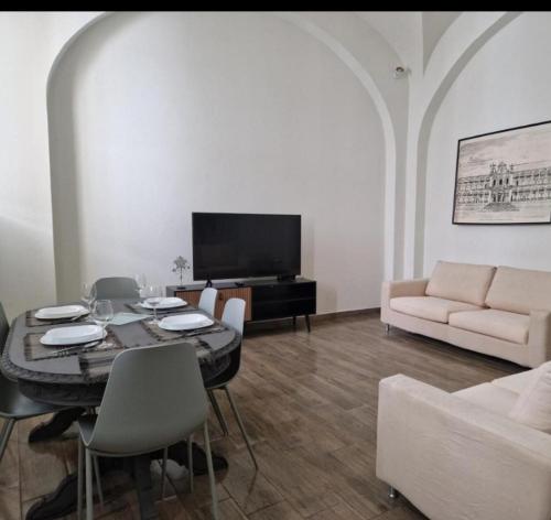 a living room with a table and a couch at Casa do Leão in Évora