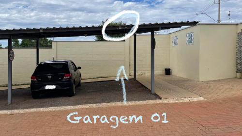 a water fountain in front of a parking lot at Ap de 2 quartos com AR, wifi e garagem - Bairro tranquilo in Santo Ângelo